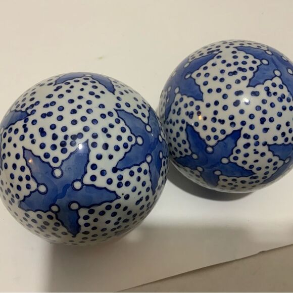 BLUE & WHITE FLORAL CLAY Ceramic BALL Deco Z1 - Picture 2 of 4